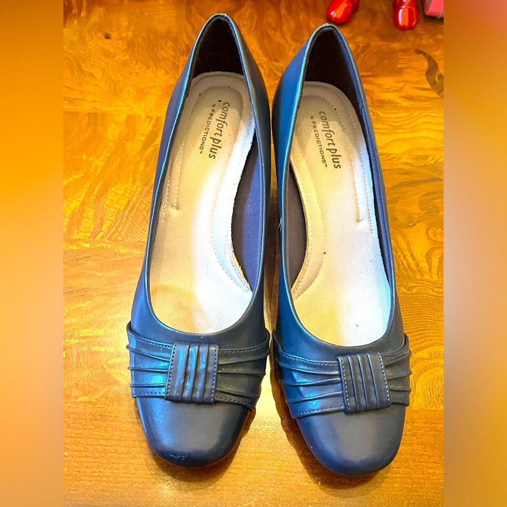 Navy blue comfort plus heels size 8 1/2